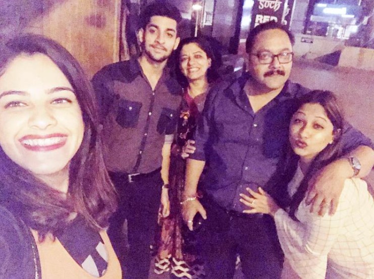 Tanishka Kapoor with her family