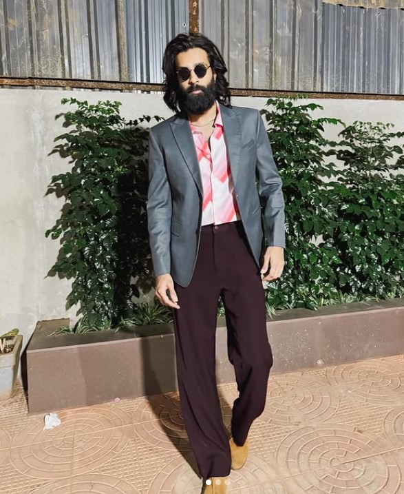 Anmol Thakeria Dhillon height