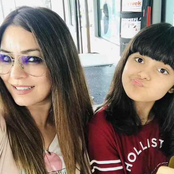 Ariana Mukherji with her mother