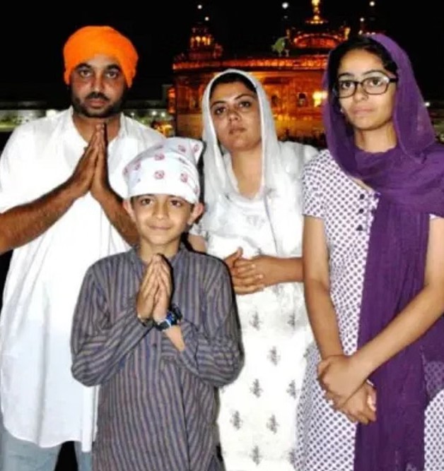 Bhagwant Mann with her family