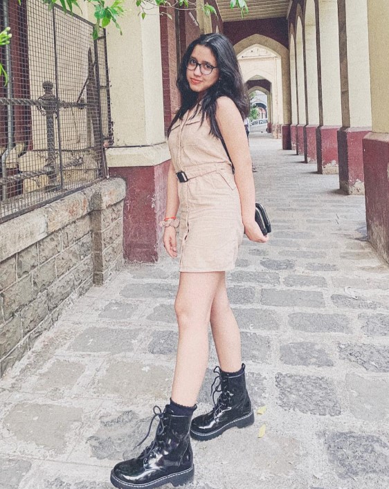 Damia Shukla height