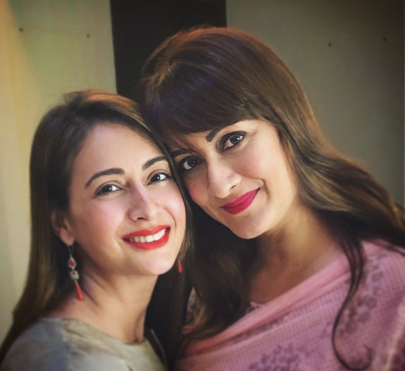Deepa Jhangiani with her sister
