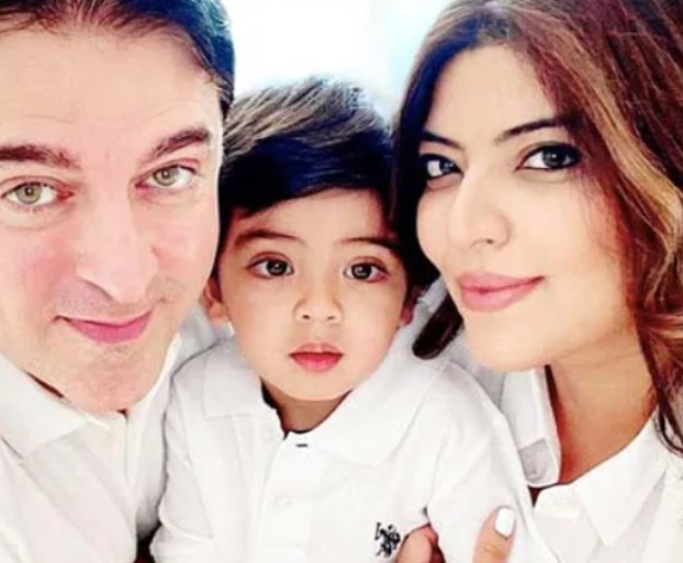 Jasmine Hansraj with her husband Jugal Hansraj and son