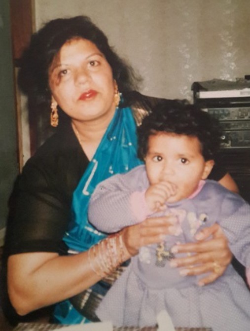 Jasmine Masih's childhood image with her mom