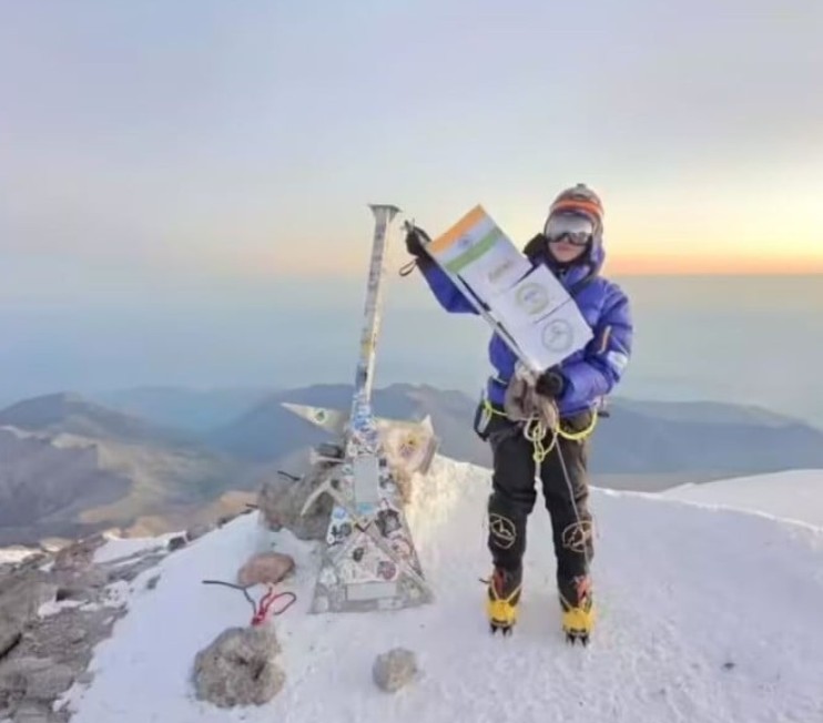 Kabak Yano at the summit of Mount Elbrus