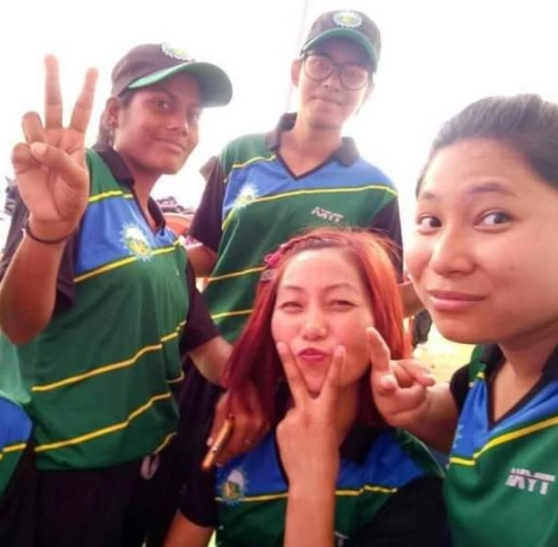 Kabak Yano with her friends