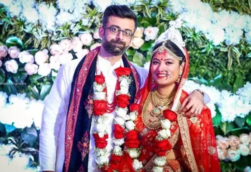 Karan Talreja and his wife's wedding image