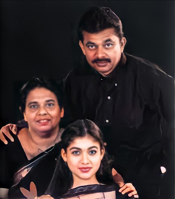 Kurian Kodiyattu with his wife and daughter