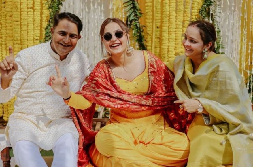 Malika Kaliraman with her parents