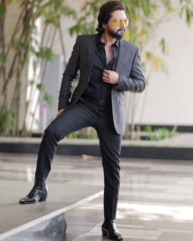 Rajesh Keshav height