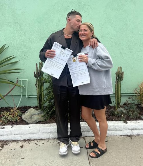 Fourtoeight with his mom