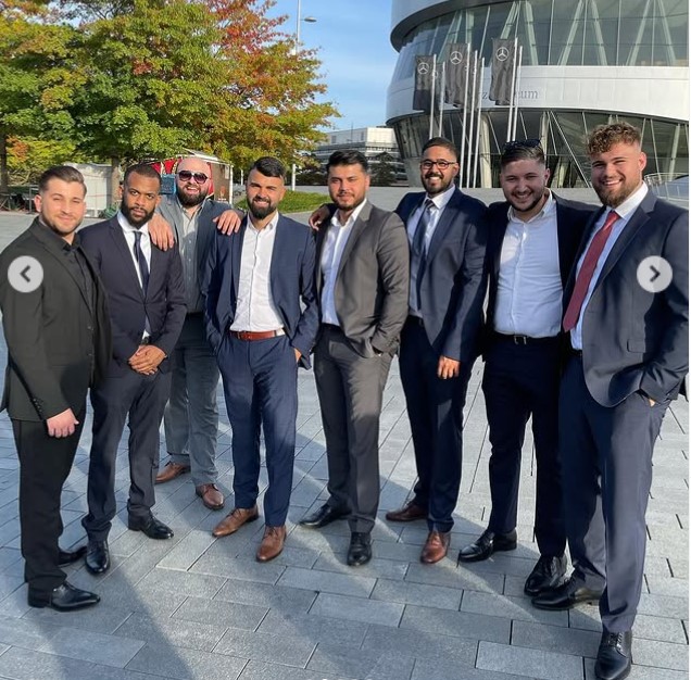 Kingloui23 with his friends