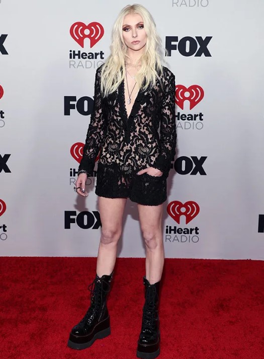 Taylor Momsen height
