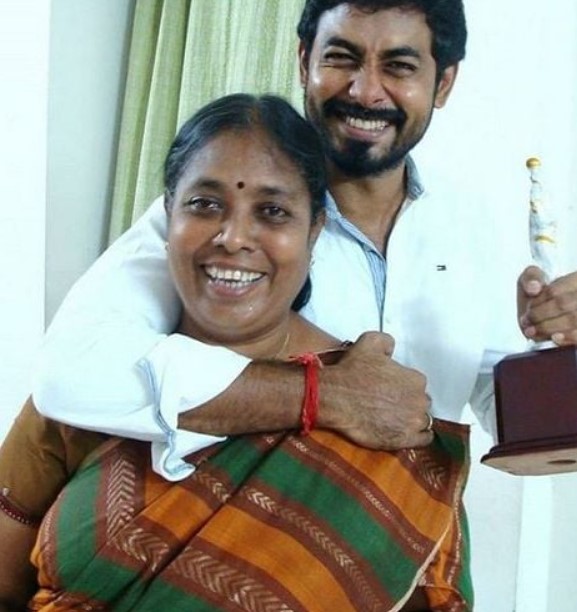 Aari Arjuna with his mother