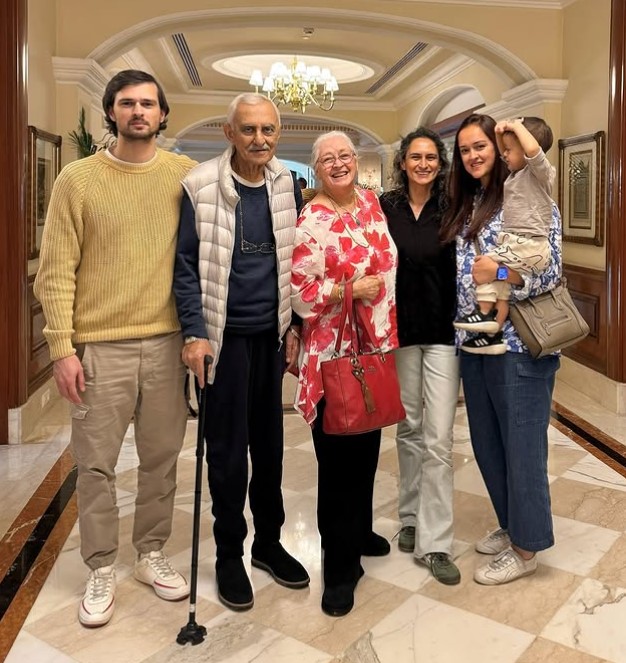 Ajit Sodhi with his parents and siblings