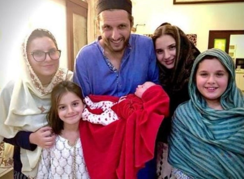 Ansha Afridi with her father and sisters