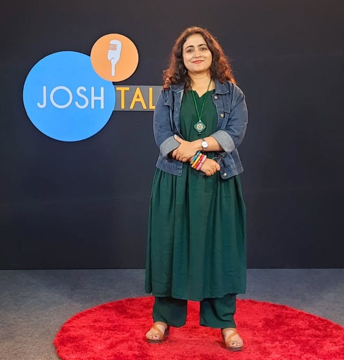 Divya Gautam height