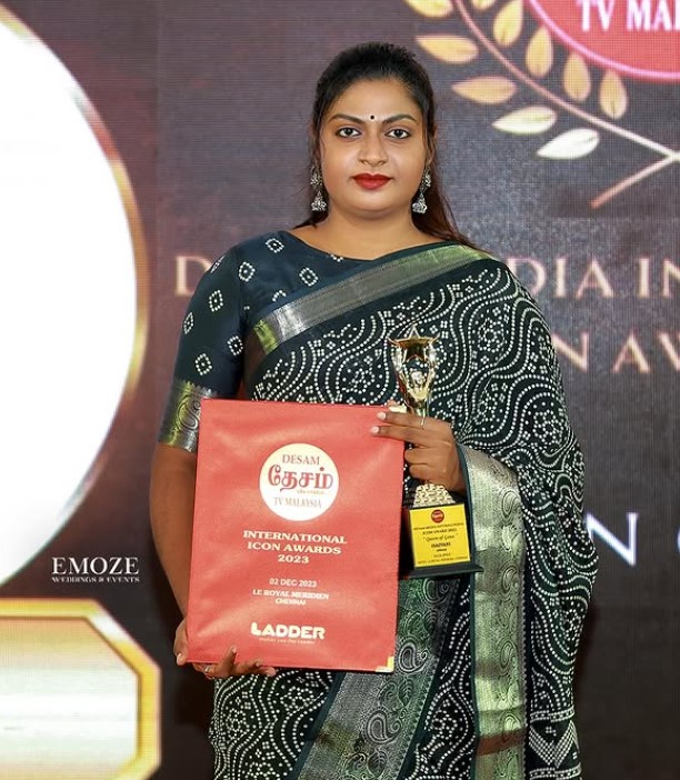 Isaivani received Desam International Iconic Awards 2023
