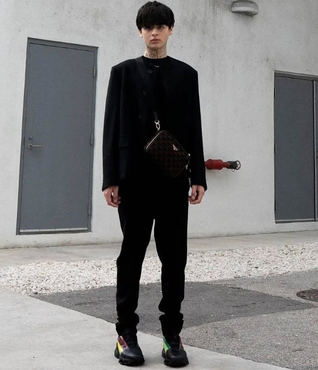 Max Valenzuela height