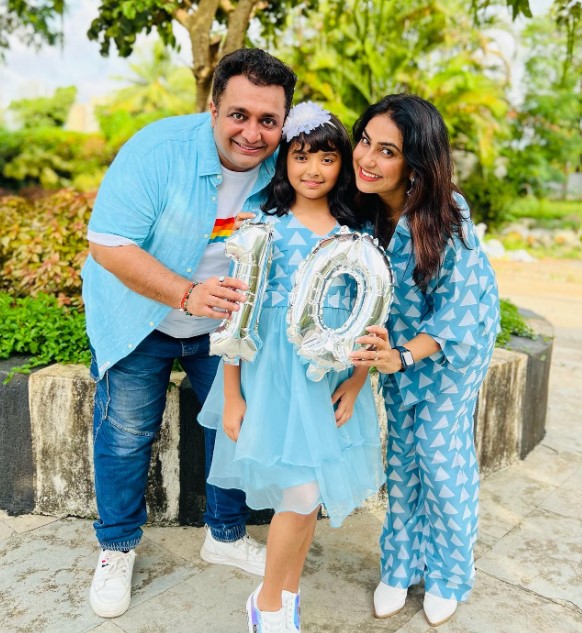 Niilam Paanchal with her husband and daughter
