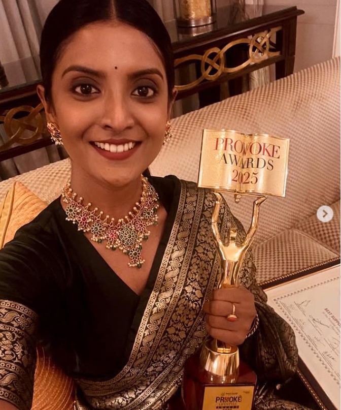 Nivedhithaa Sathish won award