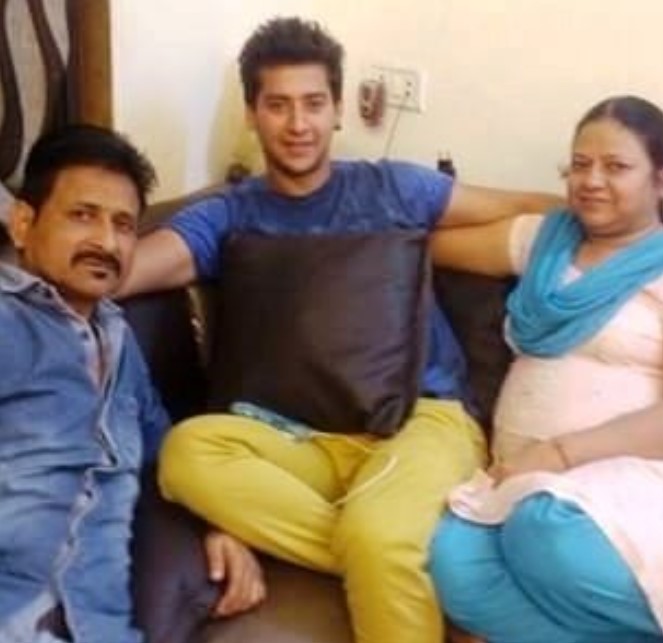Paras Arora with his parents
