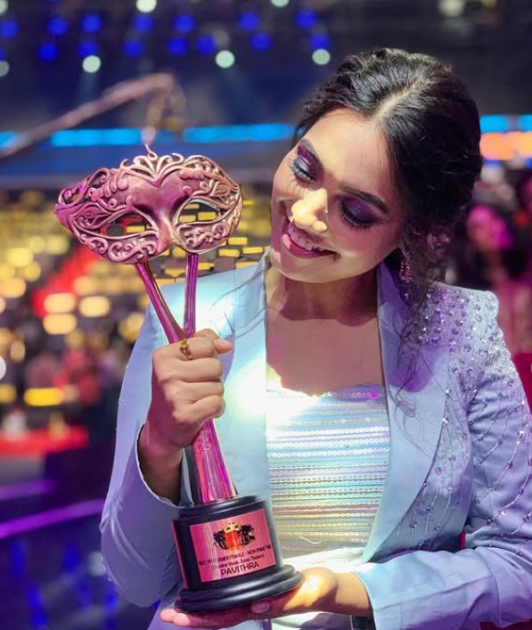 Pavithra Janani received Best Performer Award at the 7th Annual Vijay Television Awards for the television series Thendral Vanthu Ennai Thodum