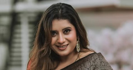 Priyanka Deshpande (Bigg Boss Tamil 5) Height, Age, Husband, Family ...