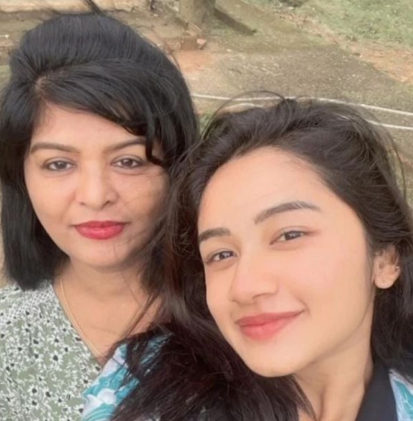 Raveena Daha with her mom