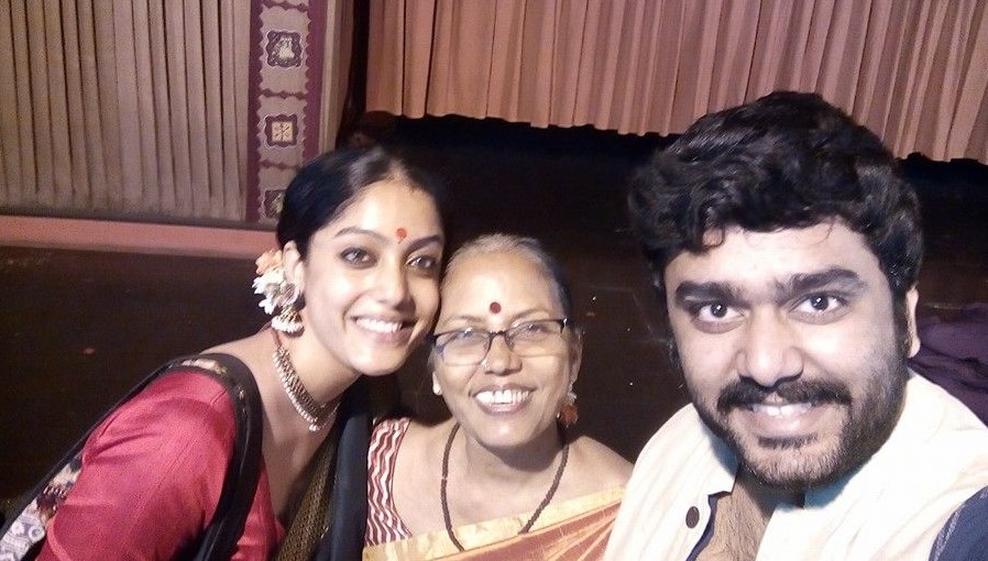 Abhirami Venkatachalam with her mom and brother