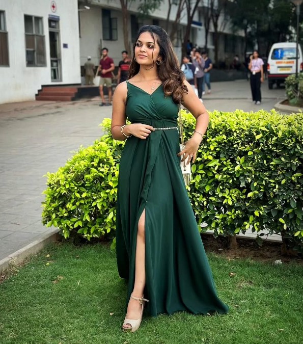 Kavya Sivakumar height