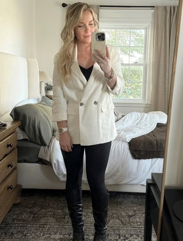 Liz Fourez height