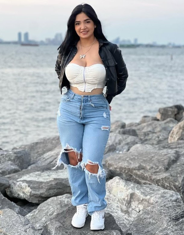Mariangela Nieves height