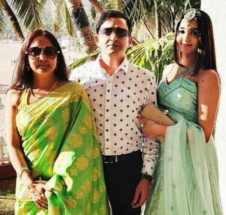 Nikita Bhamidipati with her parents