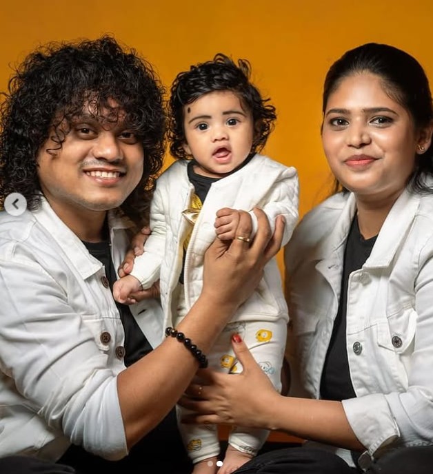 Pugazh with his wife and kid