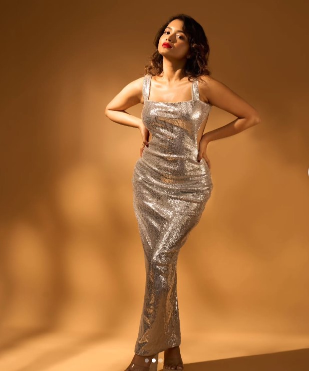 Sanjana Tiwari height