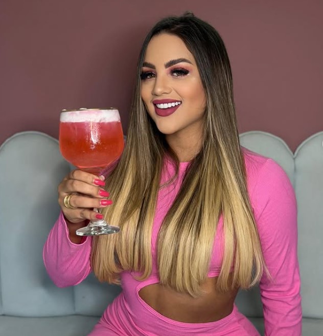 Thaina Theodoro bio