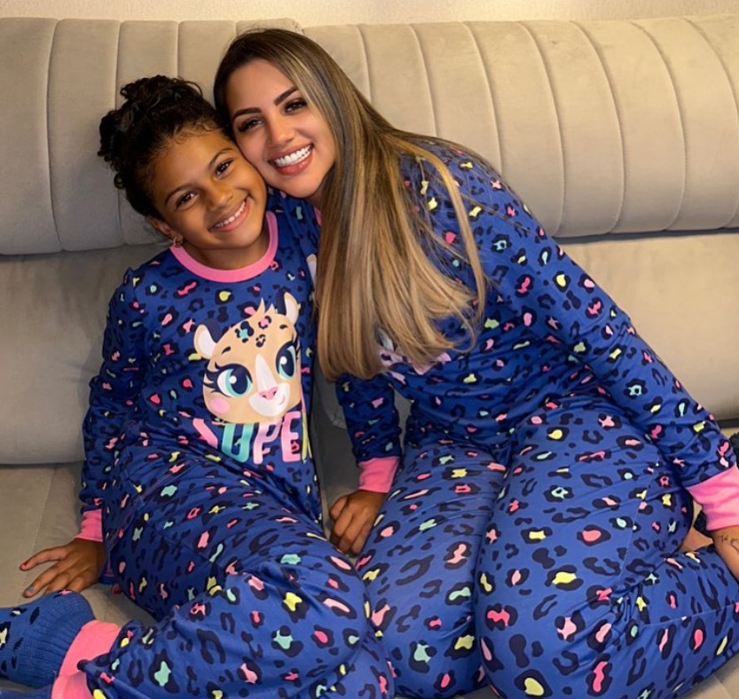 Thaina Theodoro with her daughter