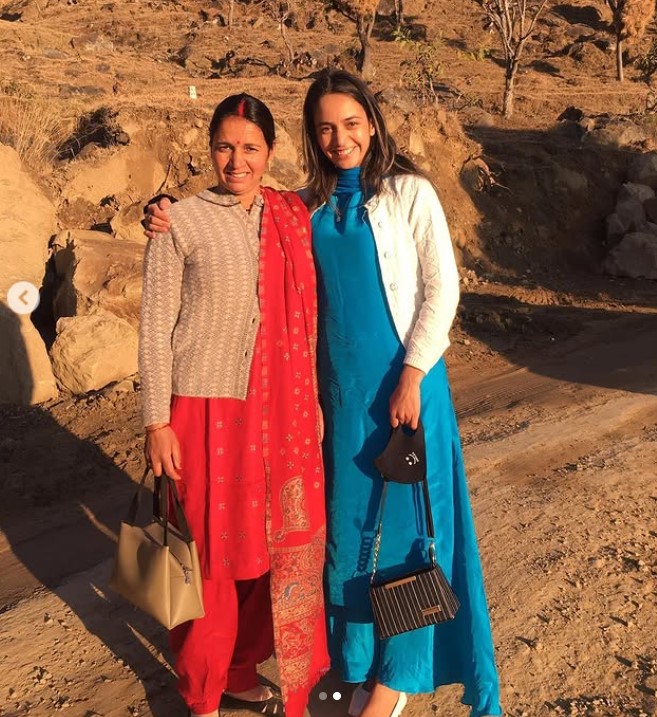 Zoey Thakur with her mother
