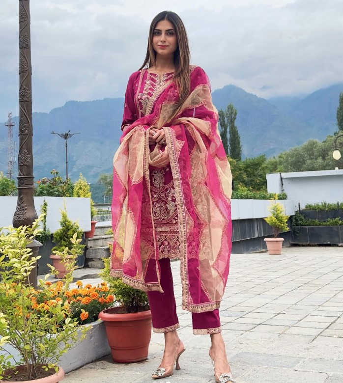 Farhana Bhatt height