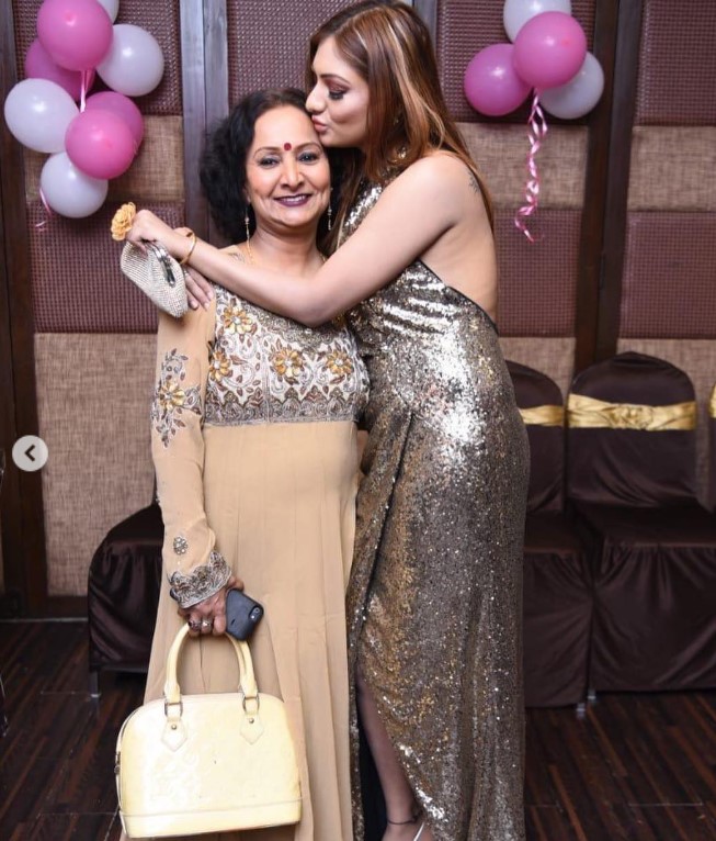 Khushi Mukherjee with her mom