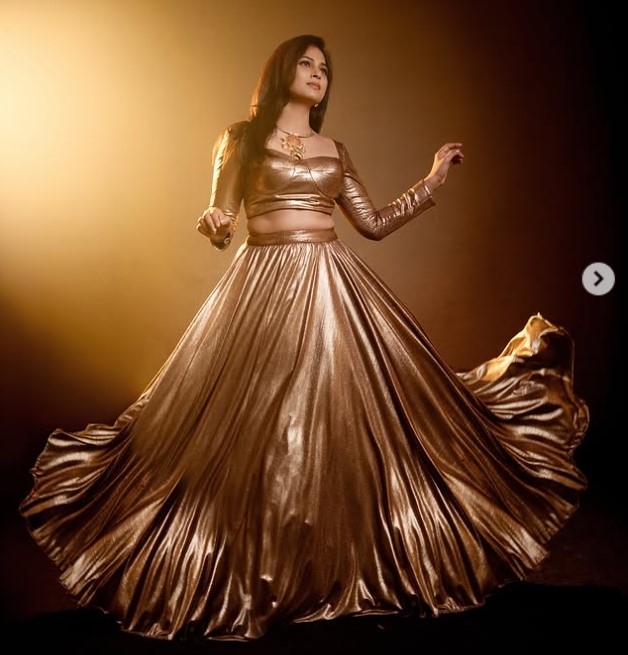 Ramya Pandian height
