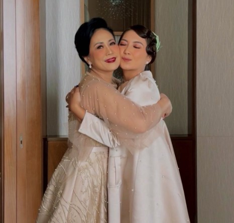 Claradevi Handriatmadja with her mom