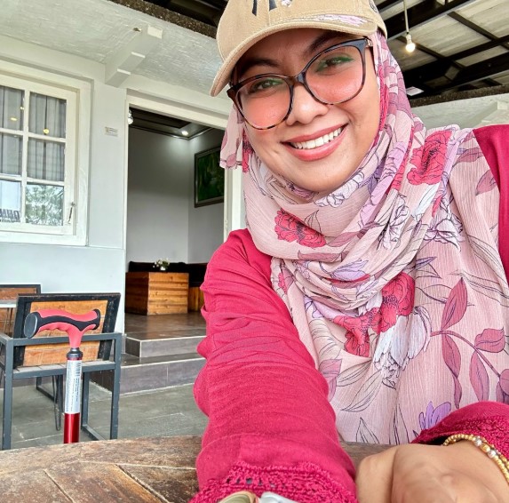 Dr Husna Zahry wiki