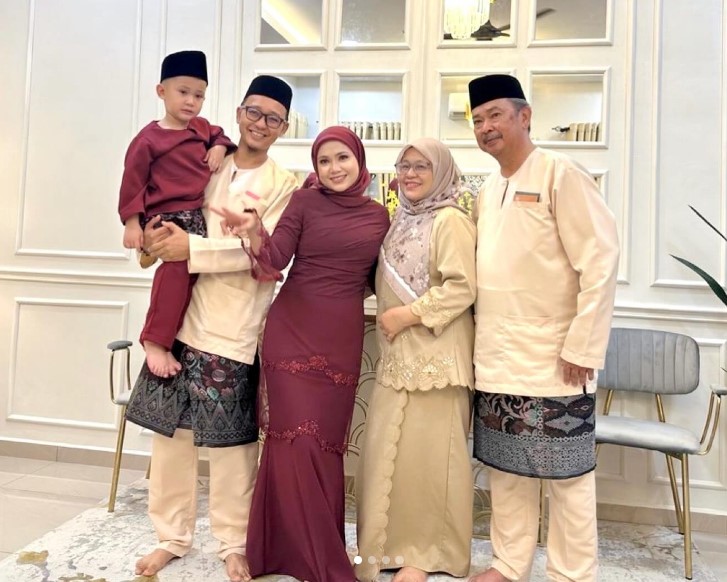 Feeya Iskandar with her family
