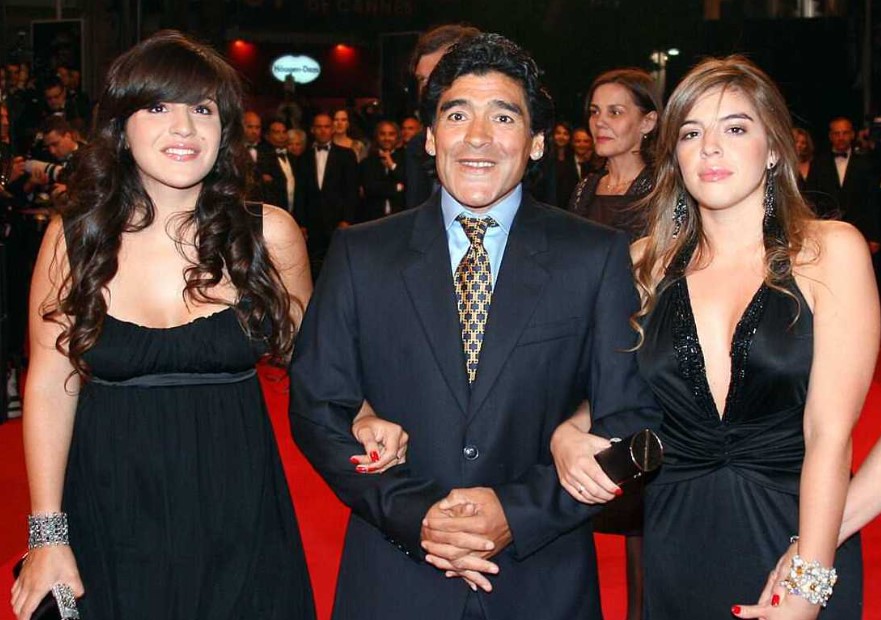 Gianinna Maradona (left) with her dad and sister