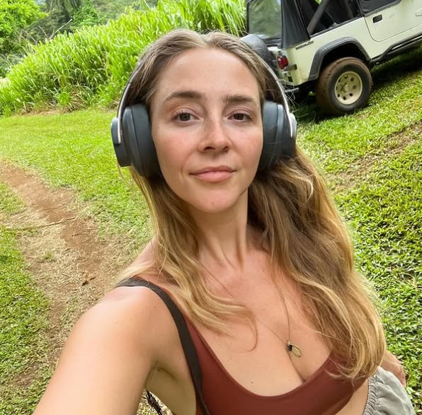 Hannah Howlett wiki