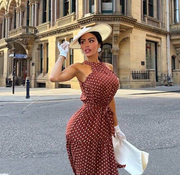 Chloe Saxon biography
