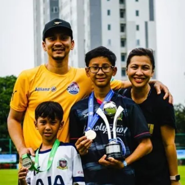 Vincent Rompies with his wife and kids