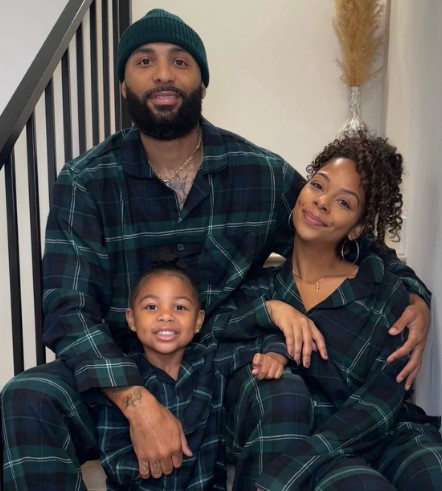 Yanira Pache with her husband and daughter
